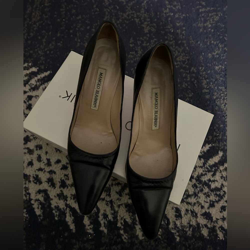 Manolo Blahnik black leather pumps